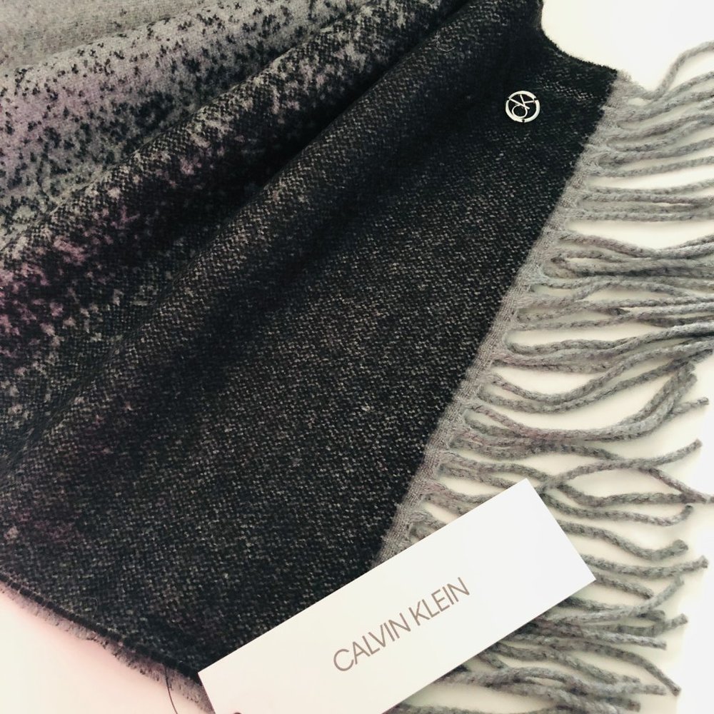 CALVIN KLEIN Ombre' Woven Muffler Scarf with 3 1/2" Fringe NWT - Picture 2 of 7